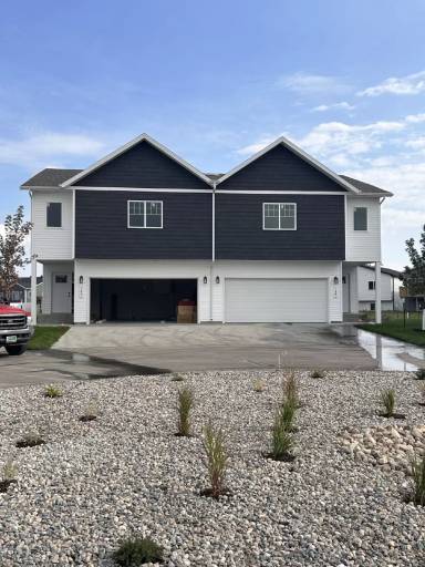 Main picture of 739 1st Ave