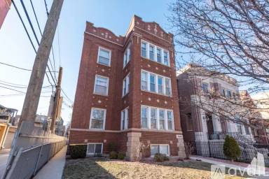 Main picture of 3614 N Greenview Ave