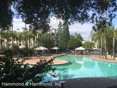 Main picture of 5515 Canoga Ave