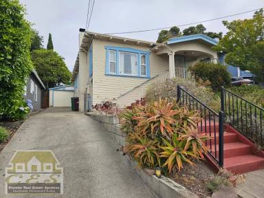 Main picture of 2975 Morcom Ave