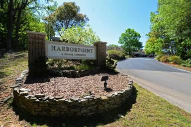 Main picture of 4324 Lakeshore Lane