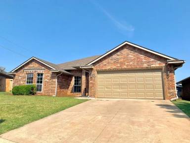 Main picture of 16416 Village Common Dr