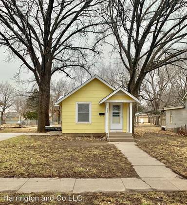 Main picture of 213 Pine St