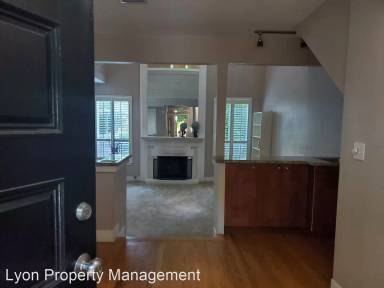 Main picture of 739 Commons Dr