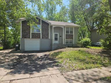 Main picture of 7601 E 119th St