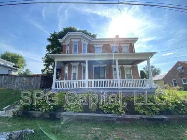 Main picture of 130 S Main