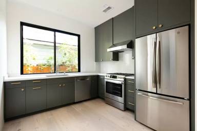 Main picture of 633 Palms Blvd