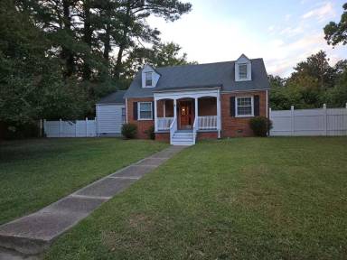 Main picture of 1004 Willow Lawn Dr
