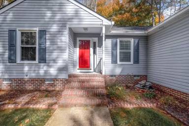 Main picture of 521 Carters Neck Rd