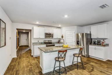 Main picture of 5463 Merlin Way