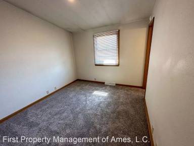 Main picture of 412 E 6th St