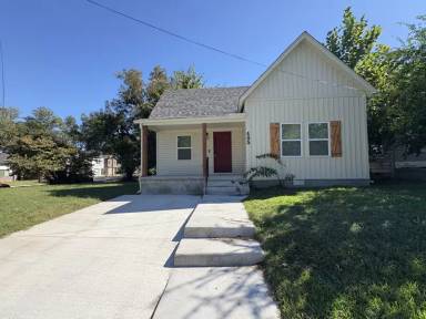Main picture of 405 Bender St