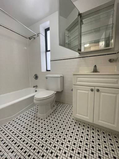 Main picture of 516 E 80th St