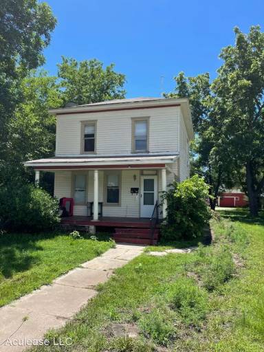 Main picture of 401 E Broadway St