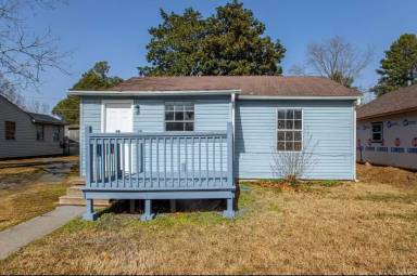 Main picture of 113 Roosevelt Rd