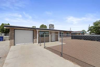 Main picture of 6039 Pompeii St