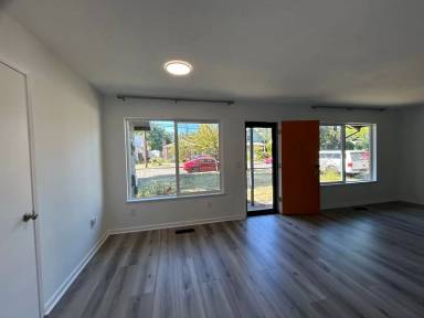 Main picture of 5415 SE Tolman St