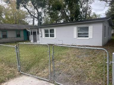 Main picture of 3251 Phyllis St