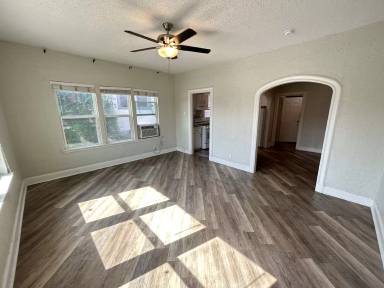 Main picture of 1625 McCullough Ave