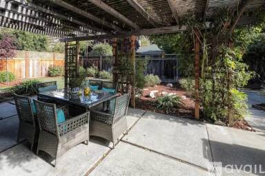 Main picture of 1575 Warbler Ave