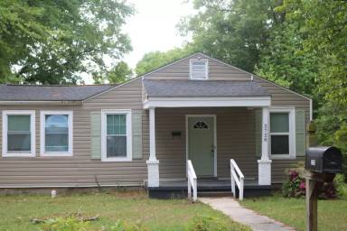 Main picture of 2716 Kingswood Dr