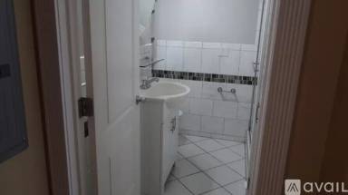 Main picture of 1355 N Ashland Ave