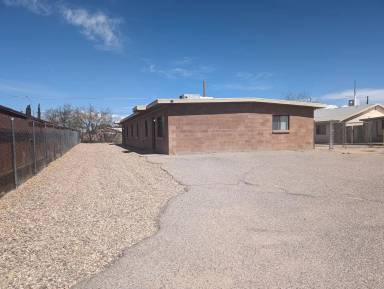 Main picture of 318 W Oregon St