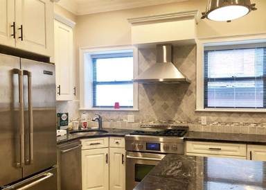 Main picture of 776 E Broadway