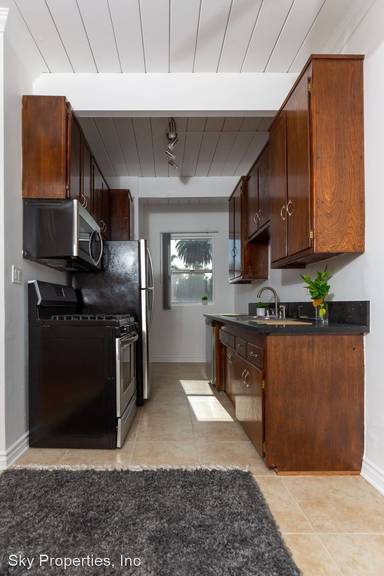 Main picture of 956 Wilcox Ave