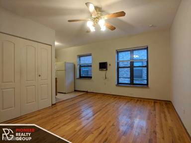 Main picture of 815-23 W Cornelia Ave