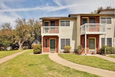 Main picture of River Crossing Townhomes