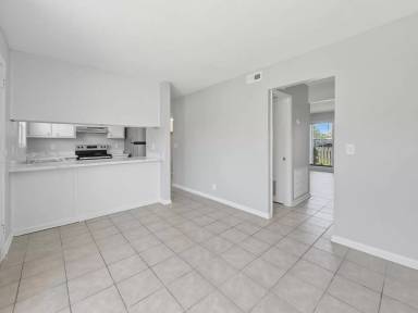 Main picture of 12 Country Club Ln