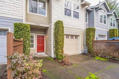 Main picture of 2306 NE Redelfs Way