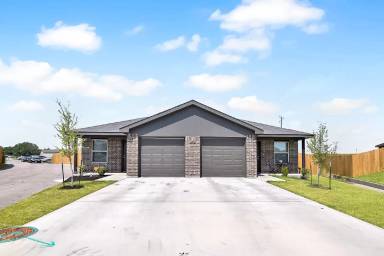 Main picture of 1104 Barbara Jordan St