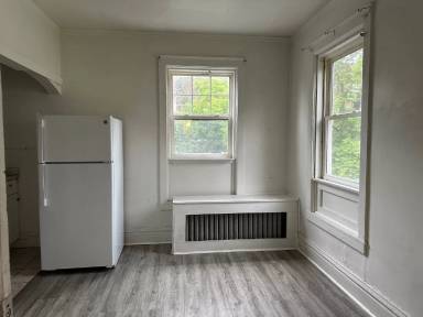 Main picture of 1523 E 1st St