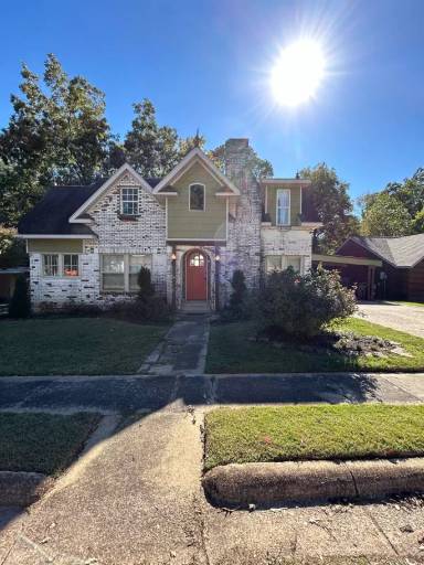 Main picture of 521 W Thomas Ave