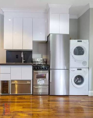 Main picture of 47 E 12th St