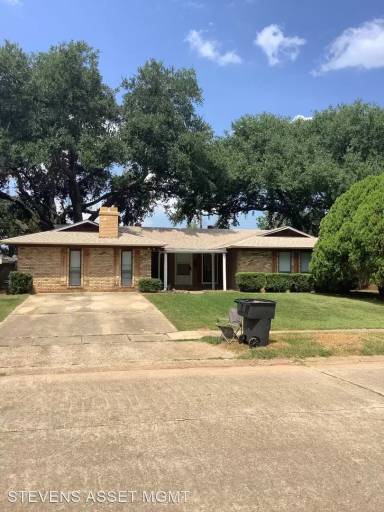 Main picture of 266 Suzanne Dr