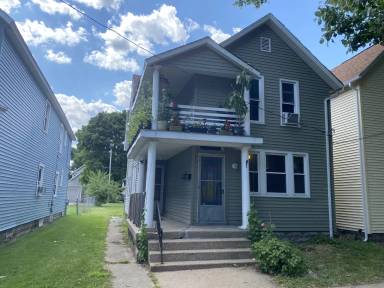 Main picture of 915 Davis Ave NW