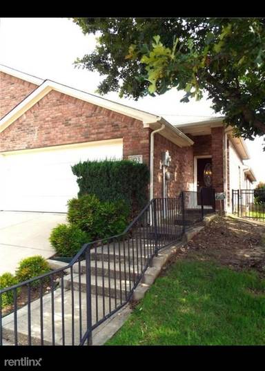 Main picture of 827 Hickory St