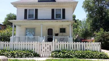 Main picture of 438 Denver St