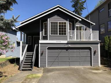 Main picture of 2334 NE 94th St