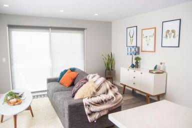 Main picture of 2121 Newcastle Ave