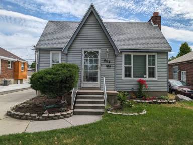 Main picture of 864 E Bryan Ave