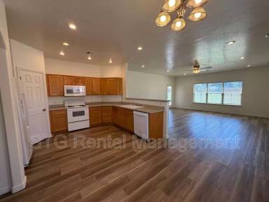 Main picture of 519 W Harvest Ln