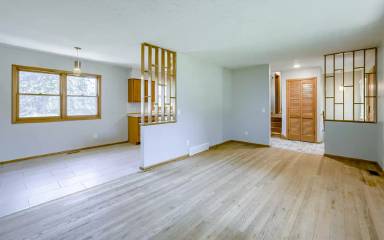 Main picture of 9512 Emmet St