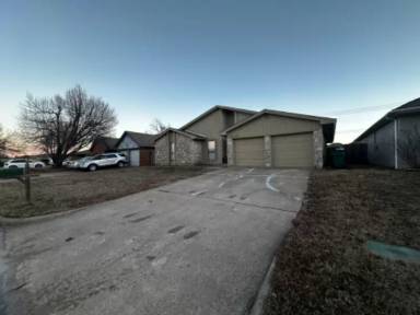 Main picture of 8212 NW 85th St