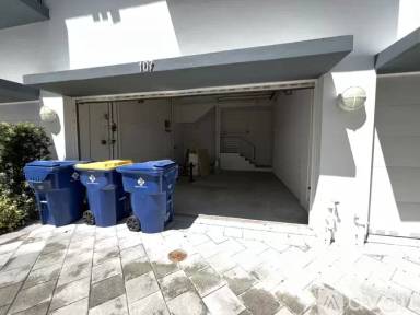 Main picture of 109 N Shore Dr
