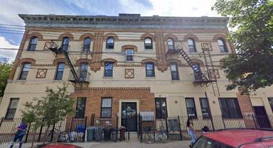 Main picture of 752 Onderdonk Ave