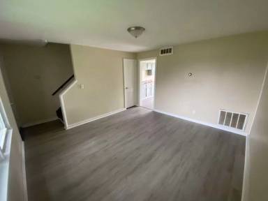 Main picture of 40 Tarkington Ct